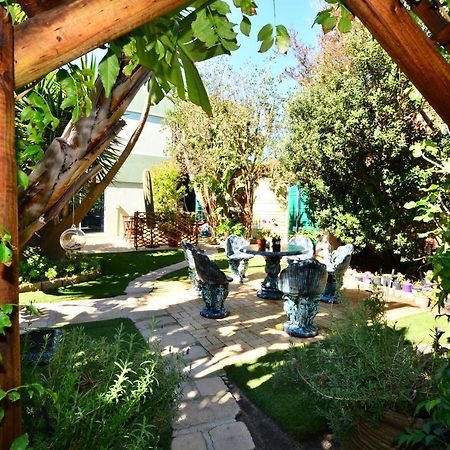 Secret Garden Guesthouse Bloubergstrand Exterior photo